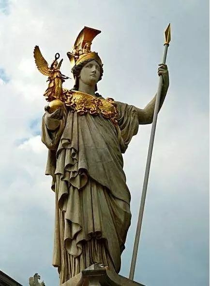 娃)athena,起初被视为女战神,后逐渐变为智慧女神和雅典城的守护女神